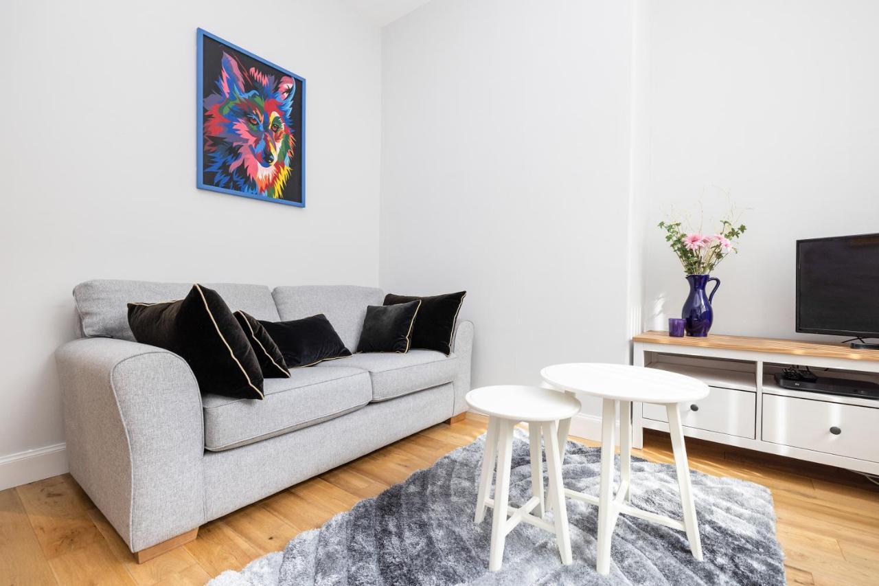 Cosy Town Centre Cottage ピーブルス エクステリア 写真