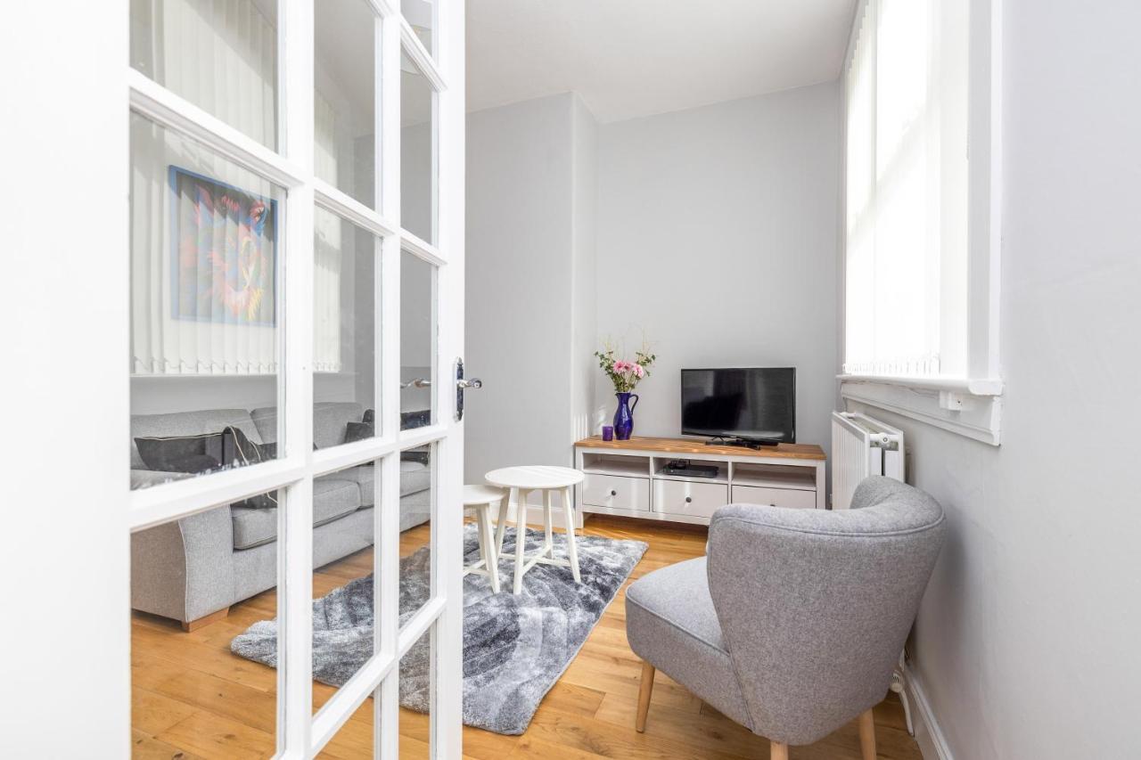Cosy Town Centre Cottage ピーブルス エクステリア 写真